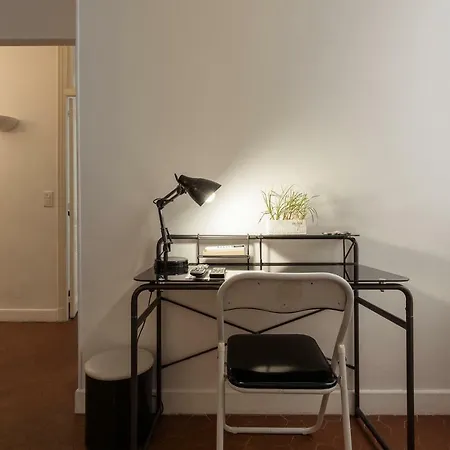 Alma's Hyper Center Studio Apartment