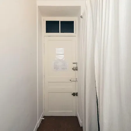 Alma's Hyper Center Studio Apartman *